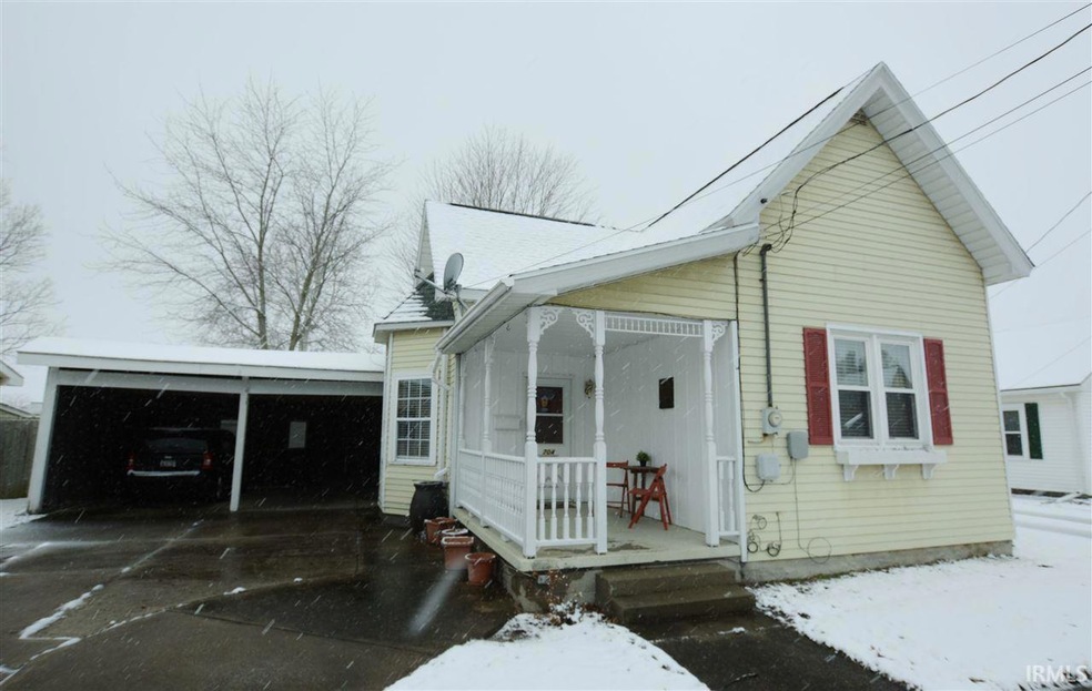 704 N Main St, Tipton, IN 46072 - photo 1