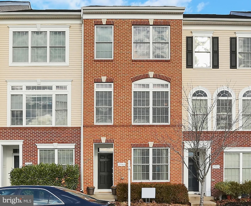 25063 Riding Center Dr, Chantilly, VA 20152 - photo 1