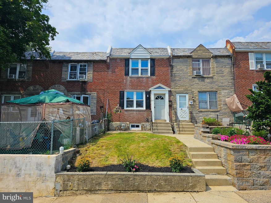 211 Golf Rd, Darby, PA 19023 - photo 1