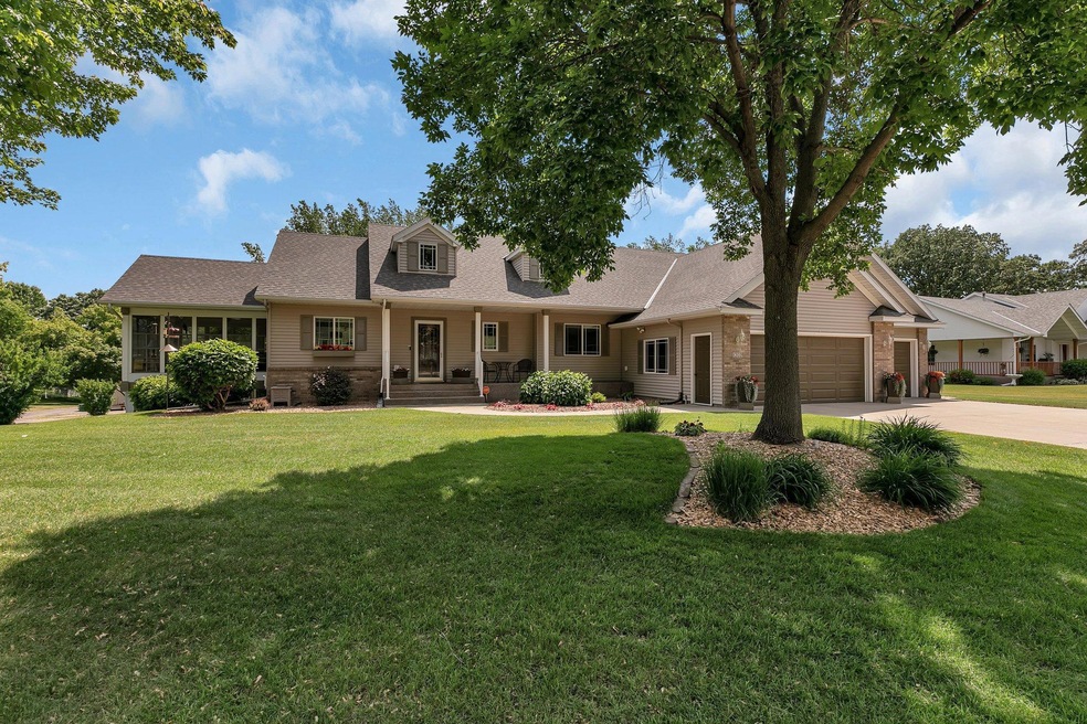 1202 Oakcrest Dr, Sauk Rapids, MN 56379 - photo 1