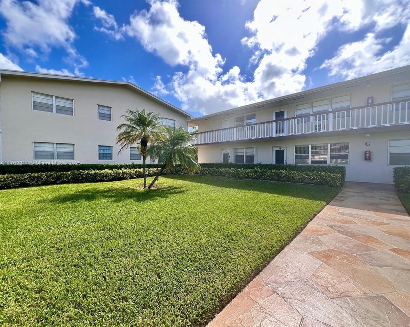 266 Camden L unit 266, West Palm Beach, FL 33417 - photo 1