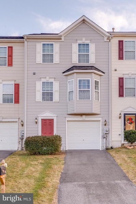 190 Dunrobin Dr, Martinsburg, WV 25405 - photo 1