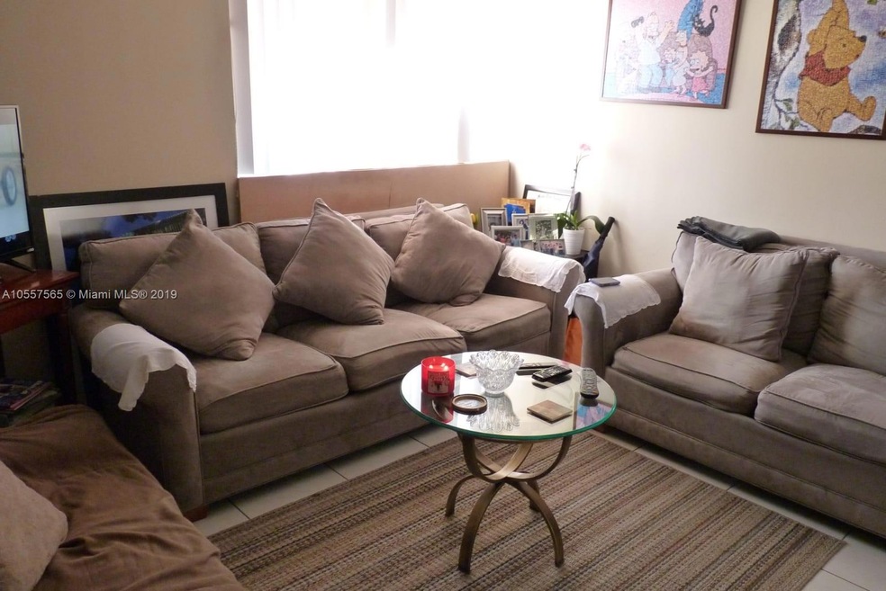 Full of Light and airy living area...Ready to accommodate friends and family...
