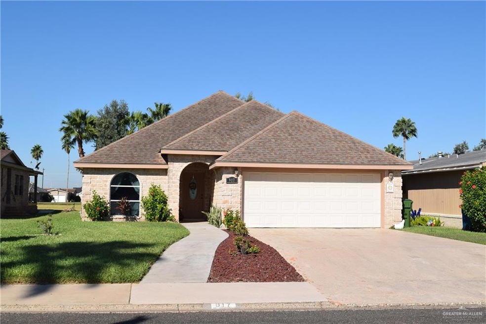 917 Palm Dr, Alamo, TX 78516 - photo 1