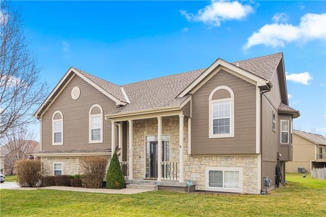 1513 Johnston Dr, Raymore, MO 64083 - photo 1