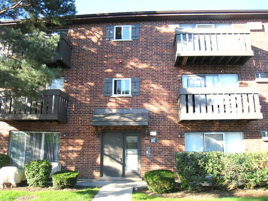Welcome to 187 Pickwick Dr Unit 1A