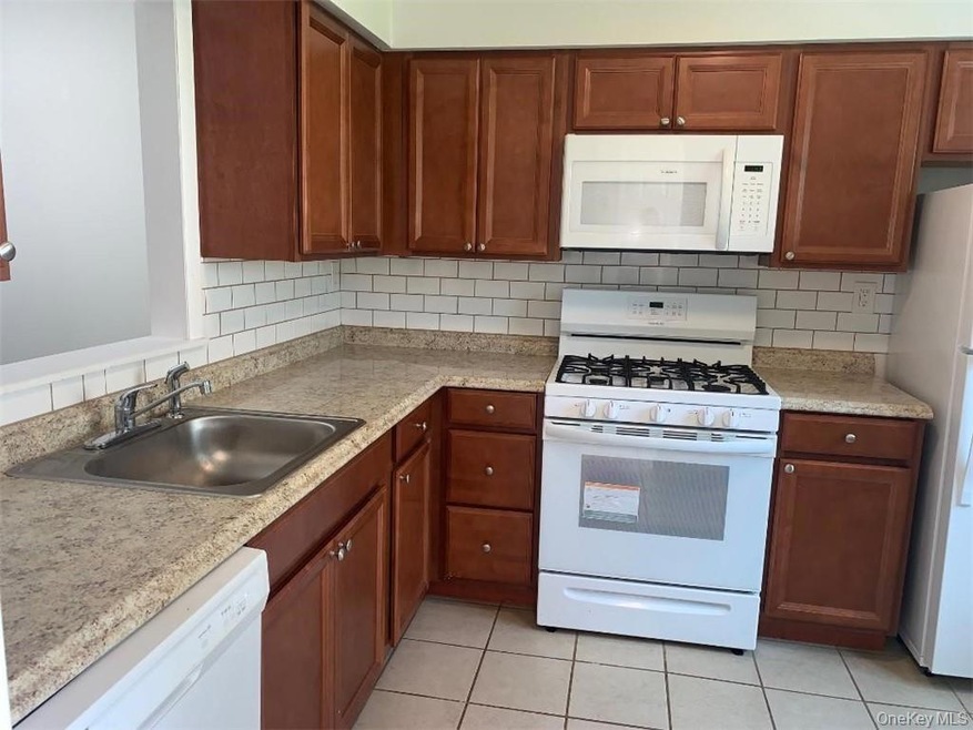 85 N Middletown Rd unit C4, Nanuet, NY 10954 - photo 1