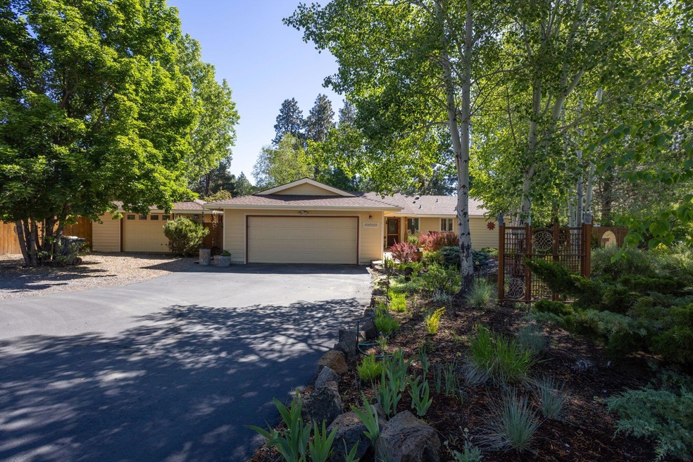 60626 Newcastle Dr, Bend, OR 97702 - photo 1