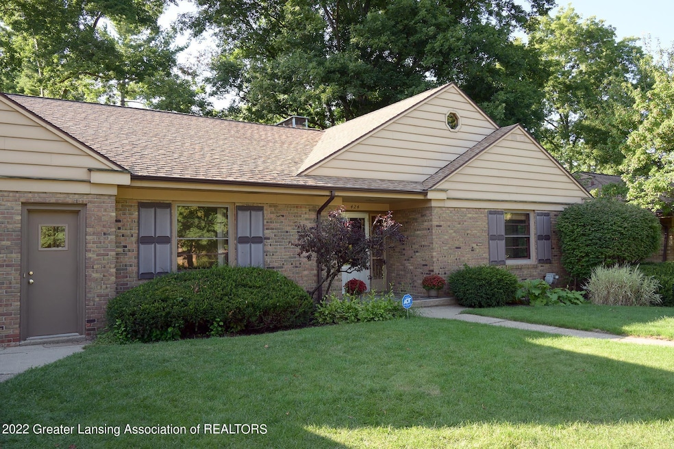 424 Mcpherson Ave, Lansing, MI 48915 - photo 1