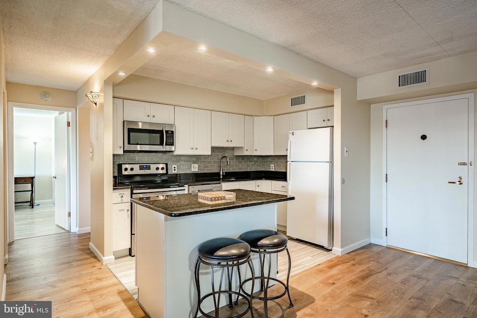 10218 Valley Forge Cir unit 218, King of Prussia, PA 19406 - photo 1