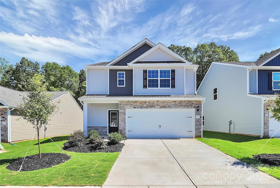 7019 Jerimoth Dr, Charlotte, NC 28215 - photo 1