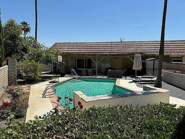 505939e4ef7a436f1cce82ae114b5d4d-uncropp