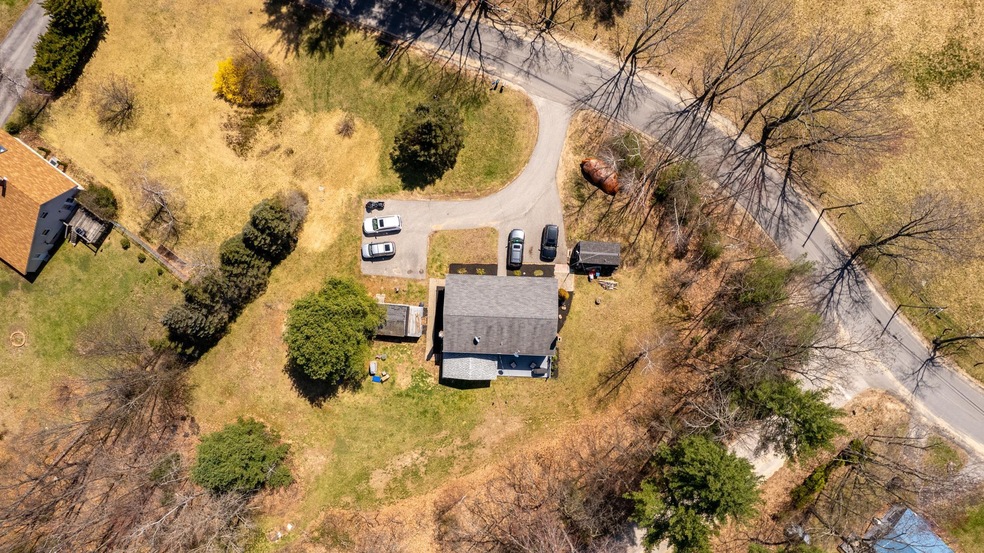 5 Lakeview Rd, Raymond, NH 03077 - photo 1