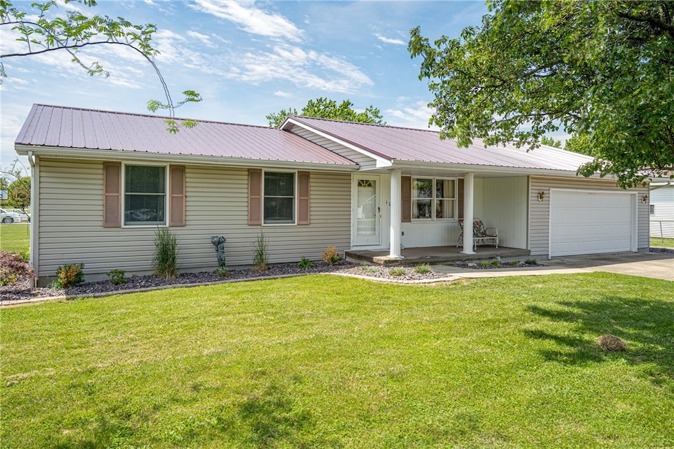 101 E Elm Ave, Effingham, IL 62401 - photo 1