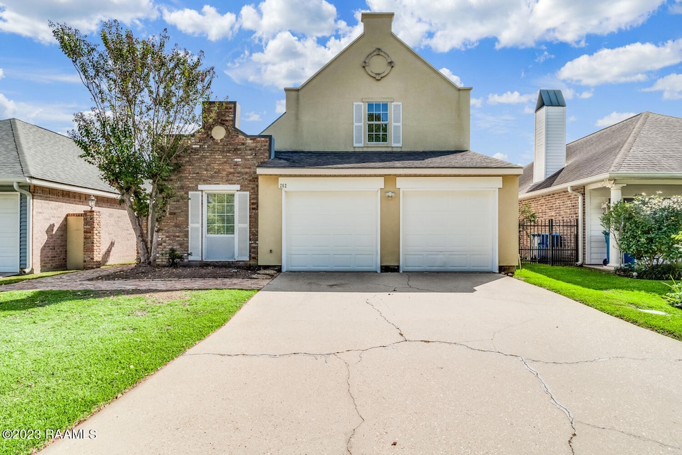 202 Woodoak Circle-1