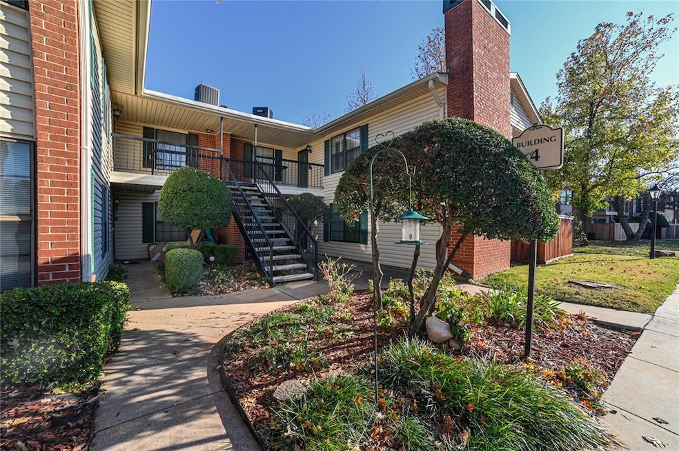 4400 Hemingway Dr unit 215, Oklahoma City, OK 73118 - photo 1