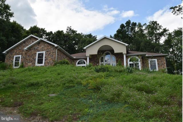 303 Lindman Dr, Chambersburg, PA 17202 - photo 1