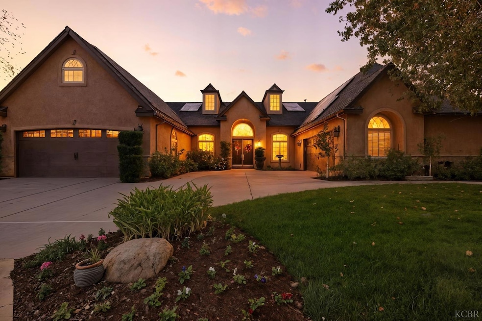 170 W Pioneer Way, Hanford, CA 93230 - photo 1