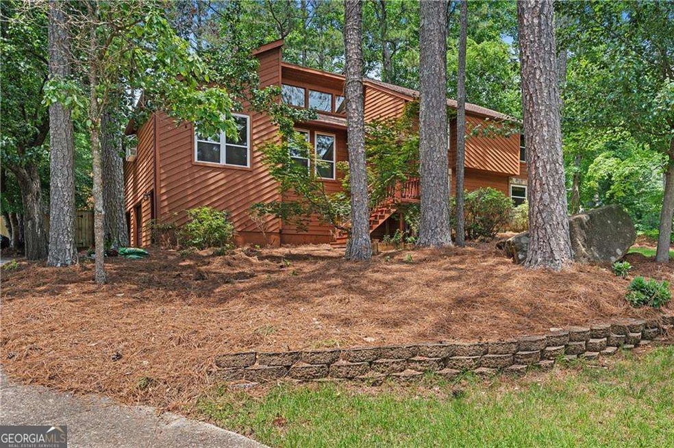 Front of Structure - Wonderful, move-in ready home w/multiple updates and family-friendly living spaces