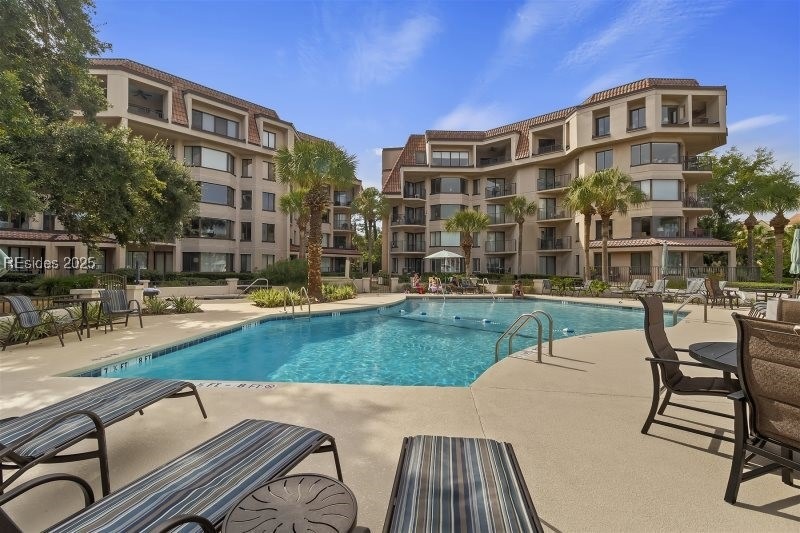 Yacht Club Villa Complex