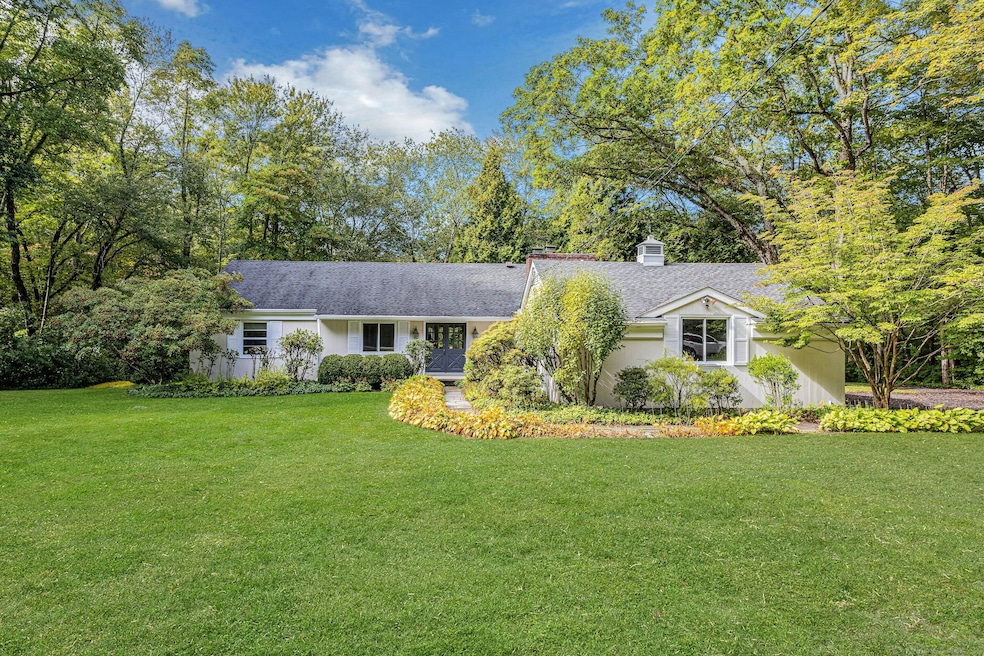 261 Linden Tree Rd, Wilton, CT 06897 - photo 1