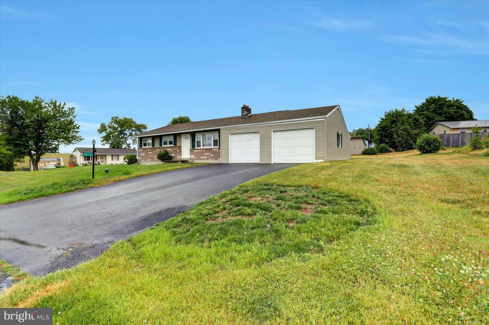 3385 Westview Cir, Greencastle, PA 17225 - photo 1