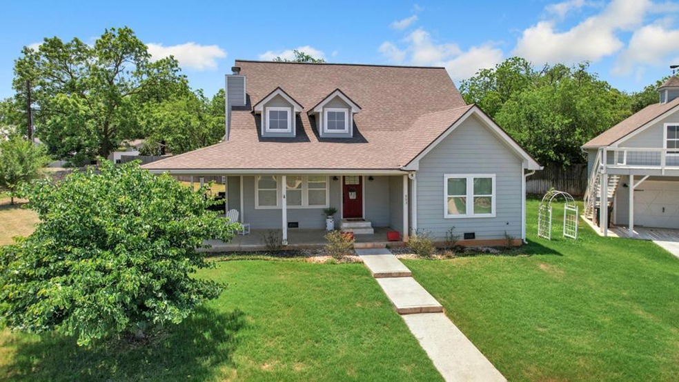 903 Hawthorn Ln, Fredericksburg, TX 78624 - photo 1