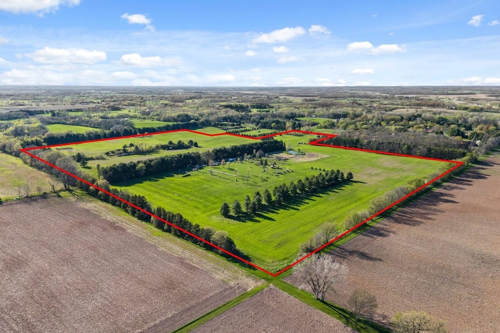 5505 Grandview Rd, Larsen, WI 54947 - photo 1