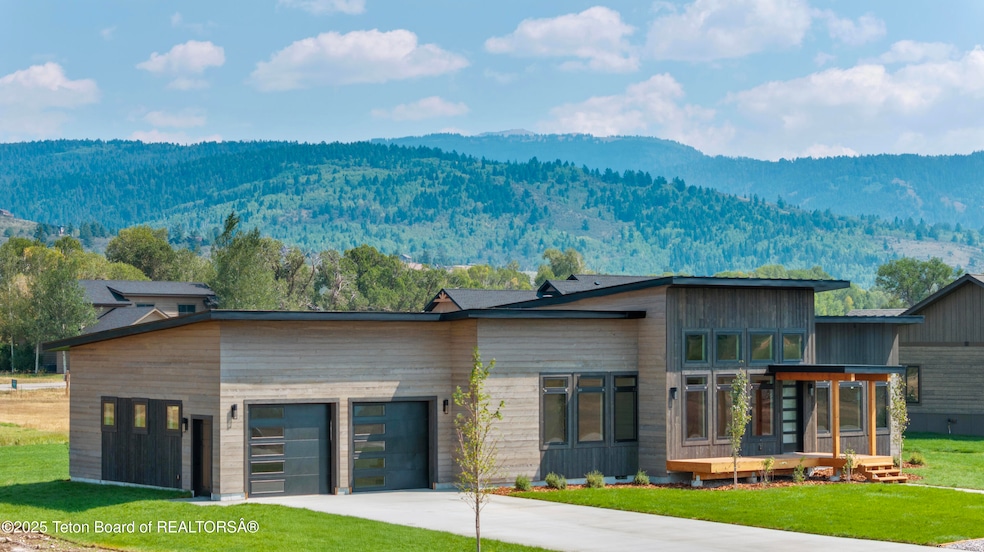Pending $1,095,000