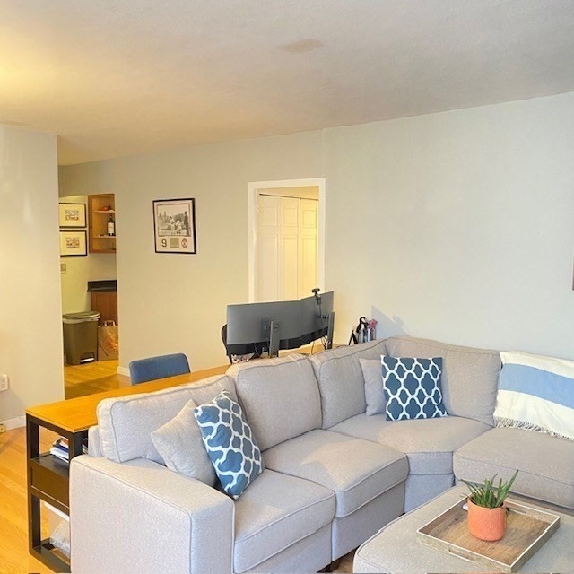 145 Pinckney St Concierge Bldg unit 132, Boston, MA 02114 - photo 1