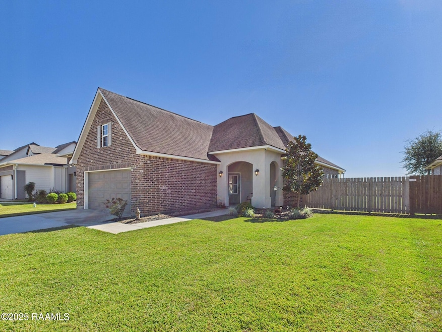 204 Whispering Meadows Rd, Broussard, LA 70518 - photo 1