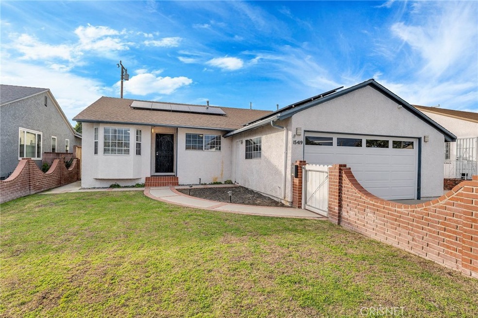 Front yard / Front of house