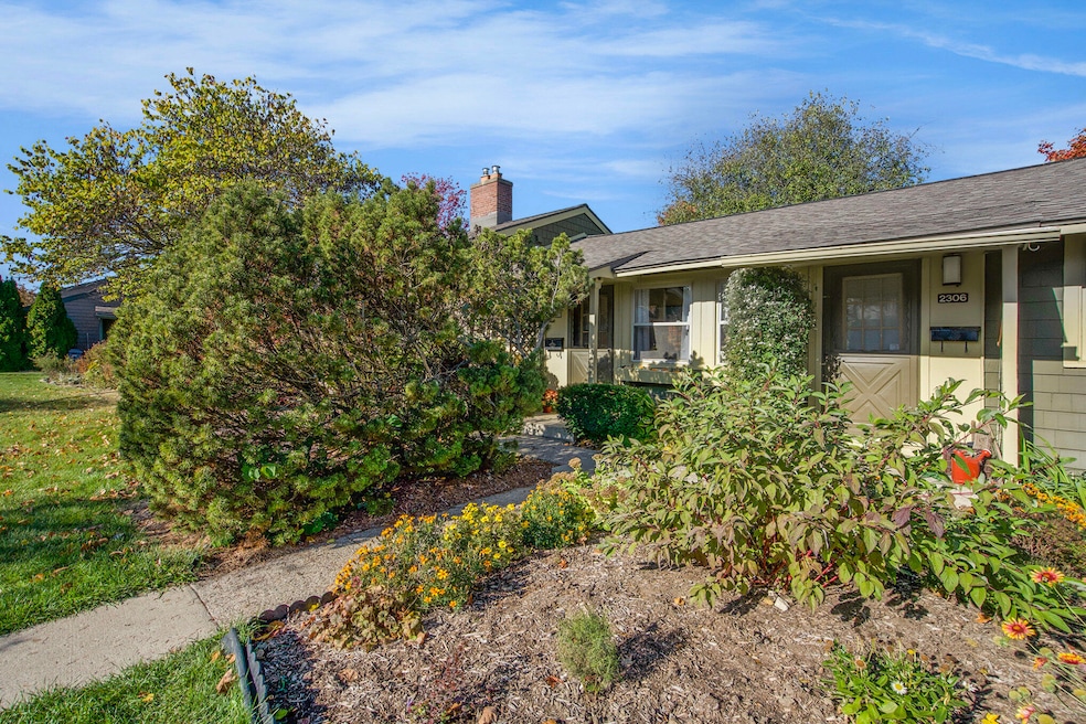 2308 Pittsfield Blvd, Ann Arbor, MI 48104 - photo 1