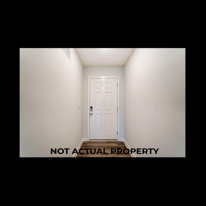 3058 Wyntree Dr, Columbus, OH 43232 - photo 1