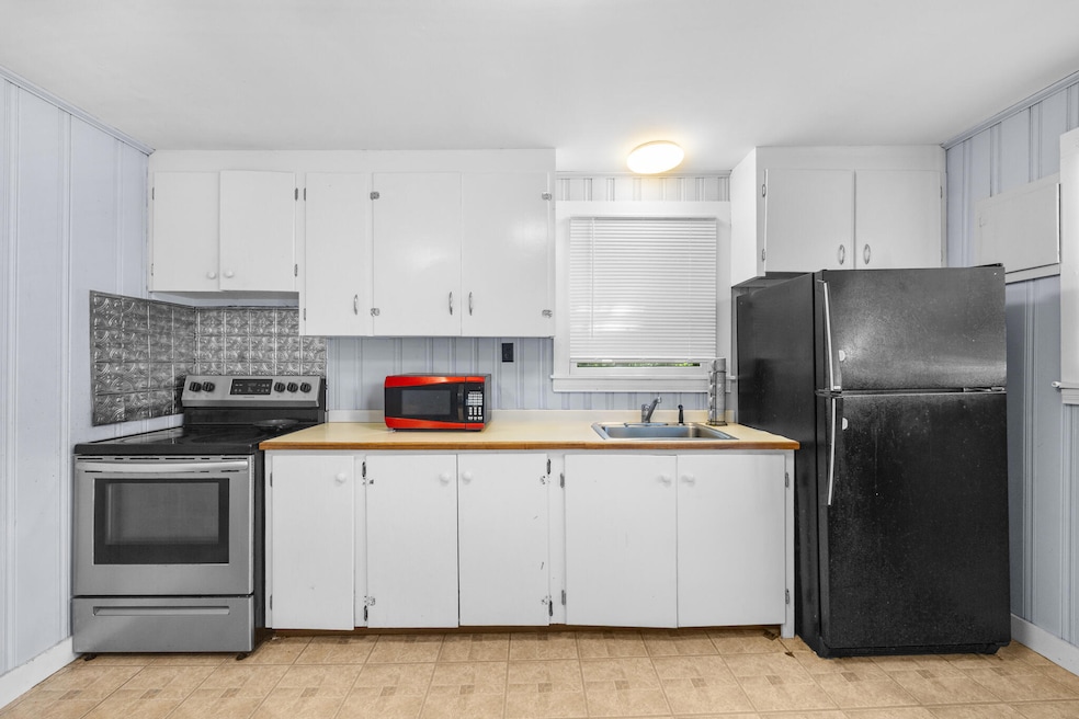 Under Contract $400,000 • Co-Listing Agent