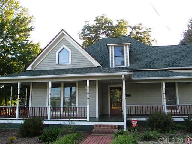 105 N Oakwood Dr, Statesville, NC 28677 - photo 1