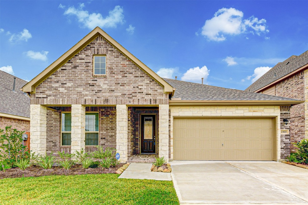 This elegant traditional home features a timeless classical architecture with all the amenities a modern sophisticated lifestyle demands.