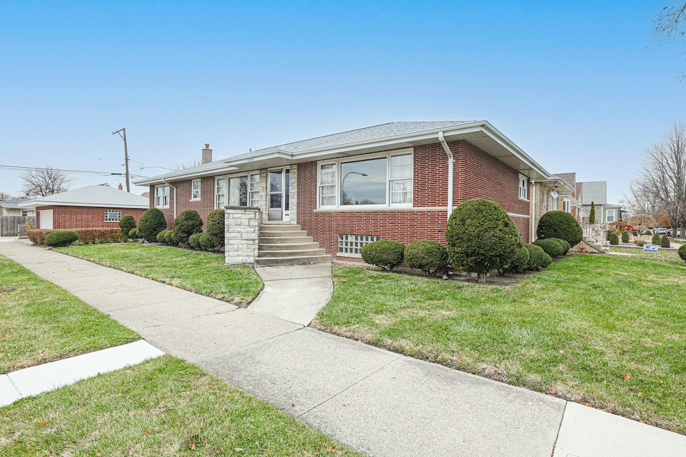 5556 S Tripp Ave, Chicago, IL 60629 - photo 1