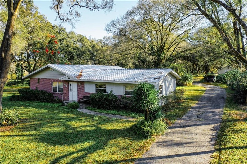 5469 Eureka Springs Rd, Tampa, FL 33610 - photo 1
