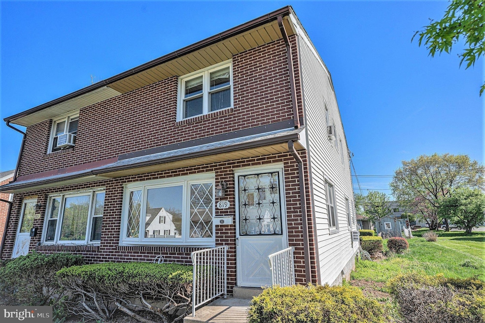 819 W 4th St, Lansdale, PA 19446 - photo 1