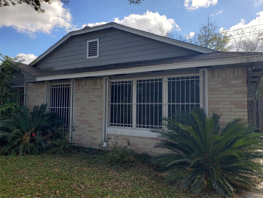 10002 Rosbrook Dr, Houston, TX 77038 - photo 1