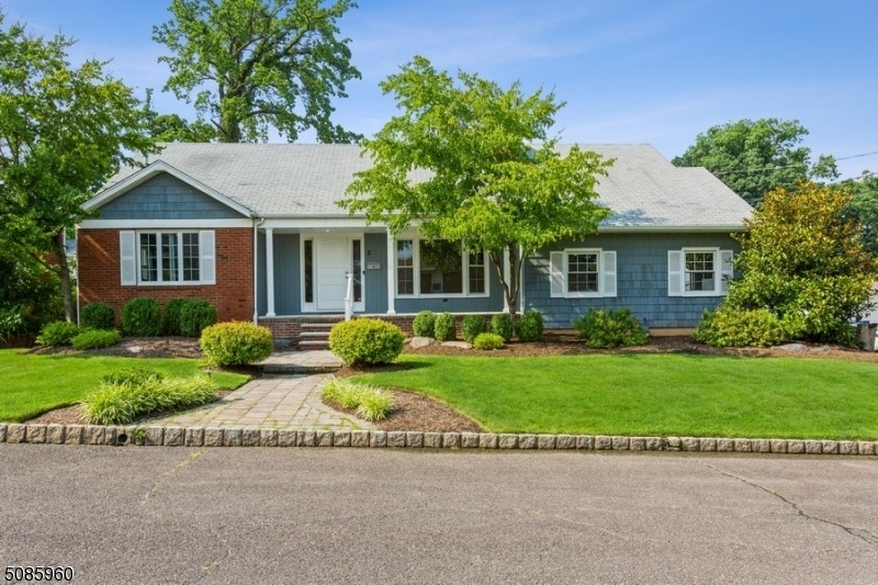 2 Oak St, Clark, NJ 07066 - photo 1