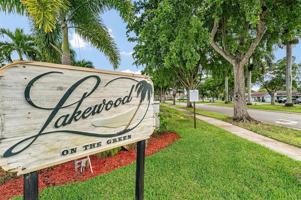 5442 Lakewood Cir S unit D, Margate, FL 33063 - photo 1