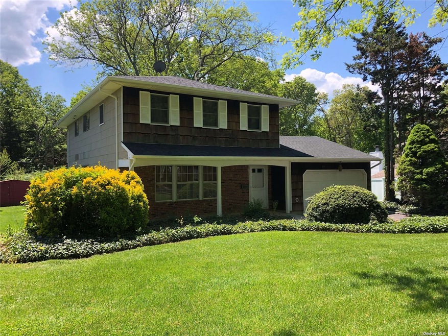 14 Belmar Ln, ComMacK, NY 11725 - photo 1