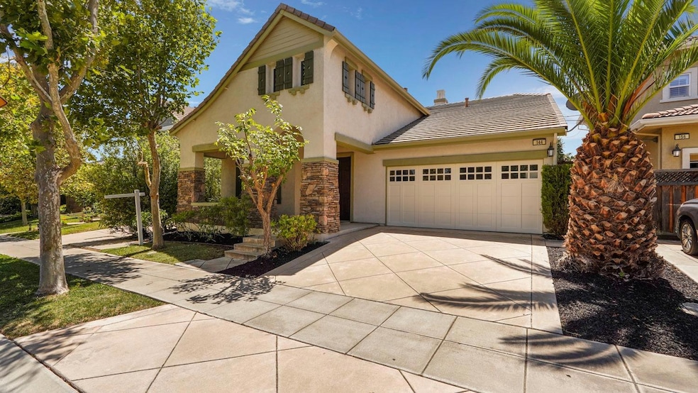 Sold $975,000 • Co-Listing Agent