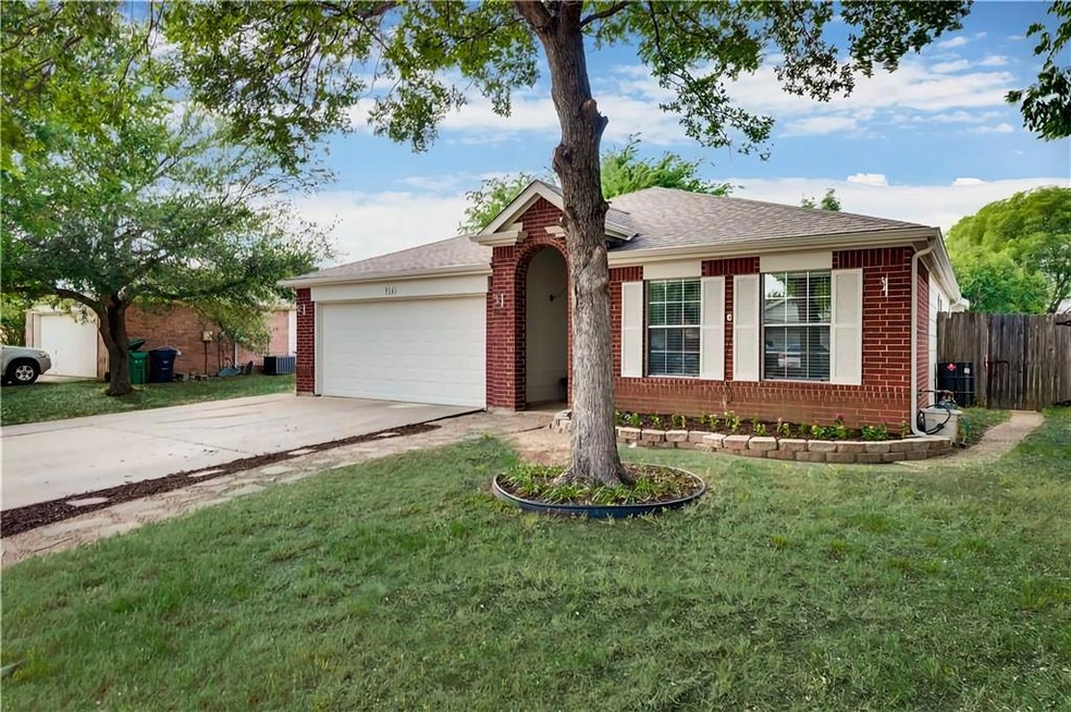 916 Greenbend Dr, Denton, TX 76210 - photo 1