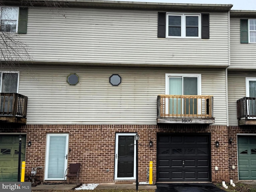 1606 Condor Ln, Dover, PA 17315 - photo 1