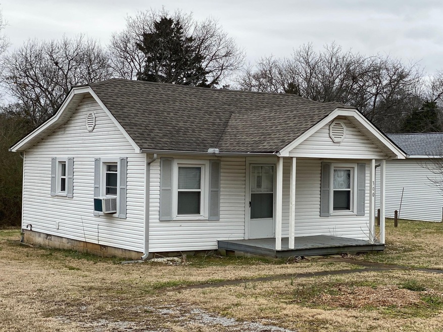 300 Kingwood Ave, Shelbyville, TN 37160 - photo 1