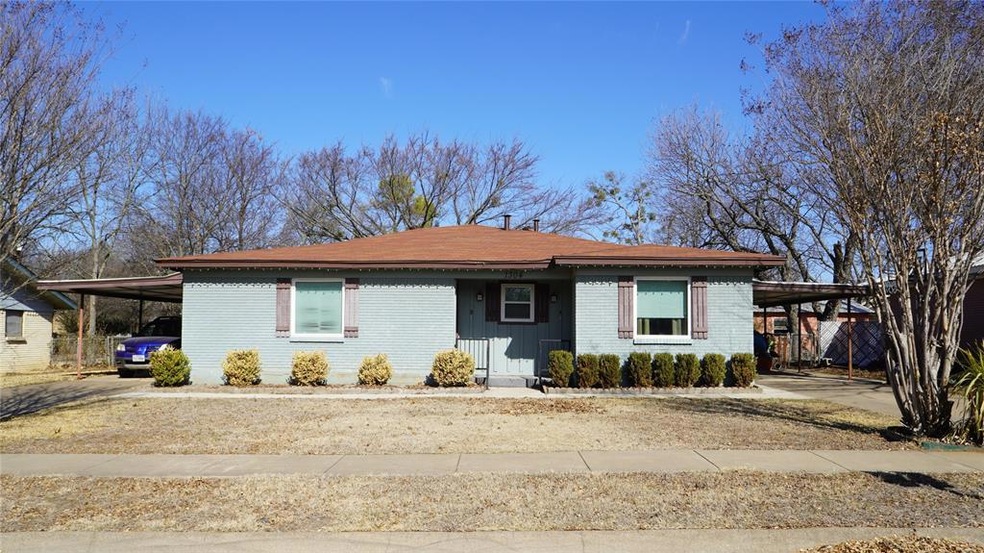 1304 Phillips St, Cleburne, TX 76033 - photo 1