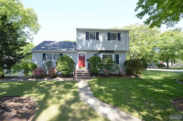 301 Beechwood Dr, Paramus, NJ 07652 - photo 1